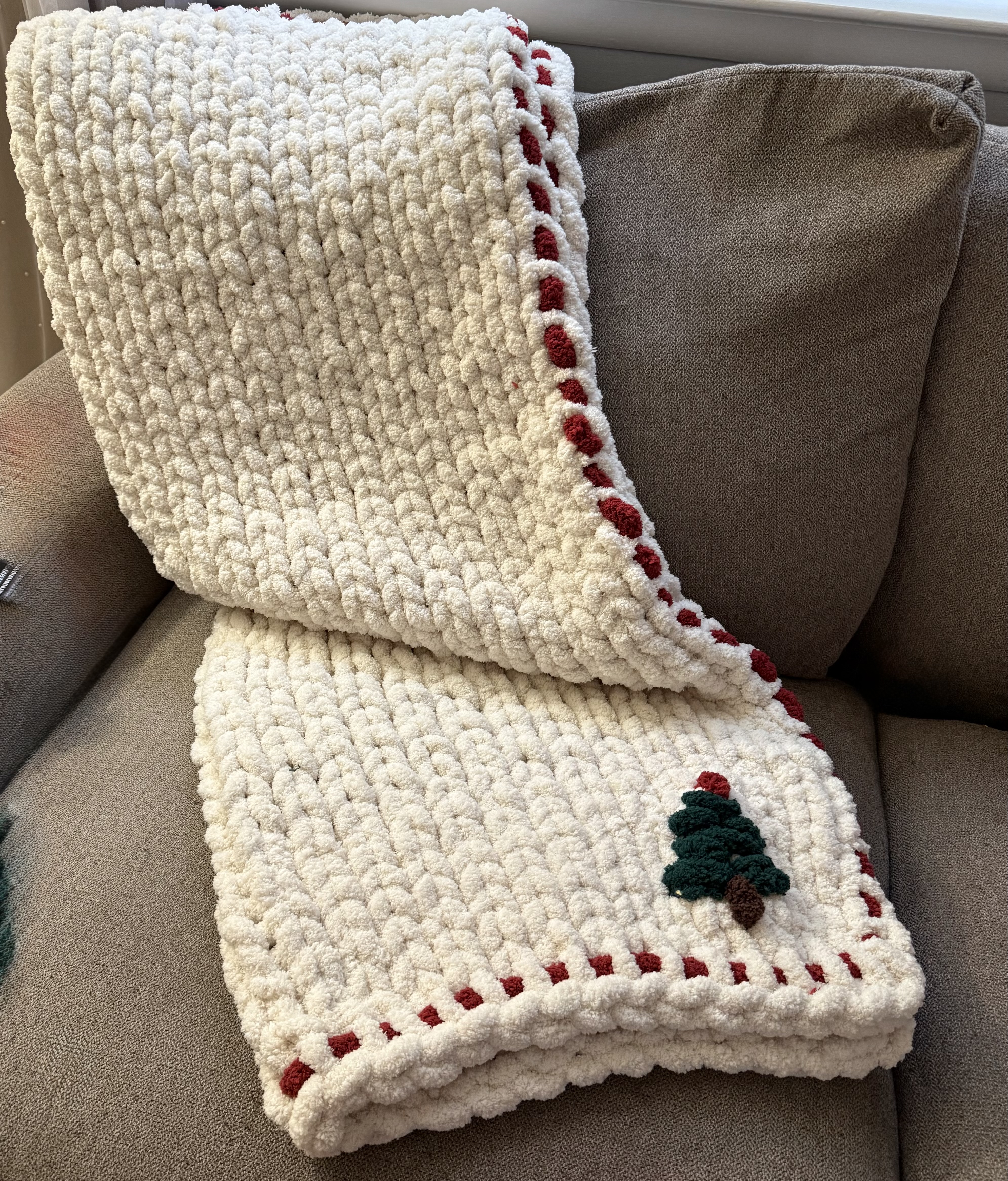 Holiday chunky knit couch throw